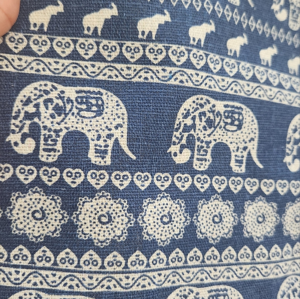 Women Large Elefants Design Square Beach Bag - Picture 6 of 9